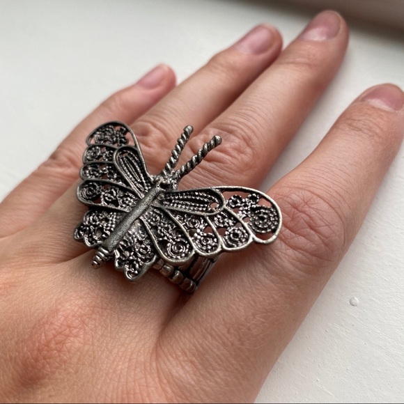 Vintage ornate silver filigree butterfly ring - Picture 3 of 8